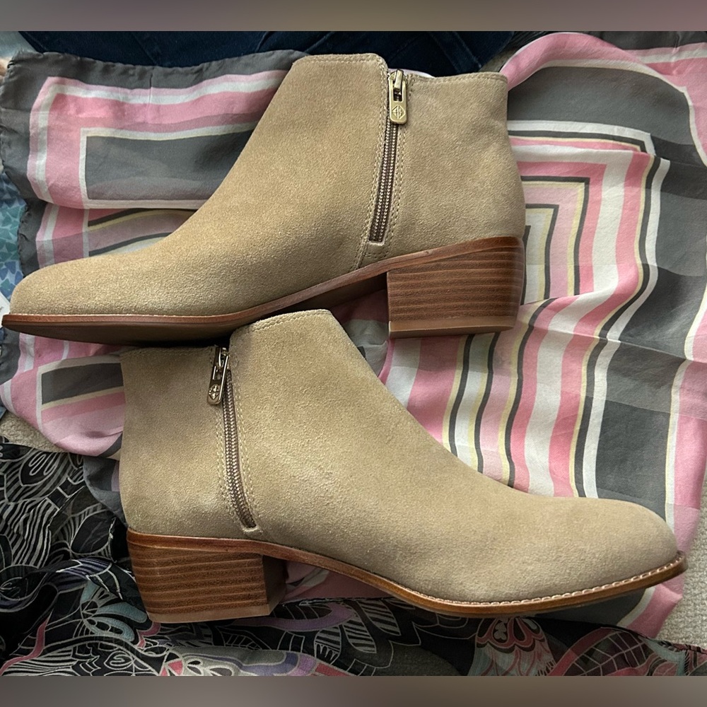 * Antonio Milano Suede Leather Ankle boots / booties SZ 9.5 *